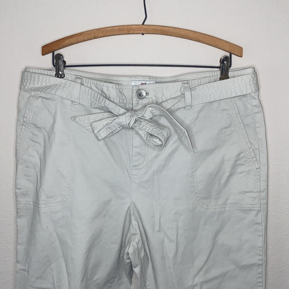 Vineyard Vines Pants - 🎱Vineyard Vines Women’s high waisted skinny pants in the color Stone!